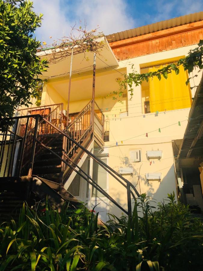 Отель Гостевой Дом  Лиза Гагра Экстерьер фото